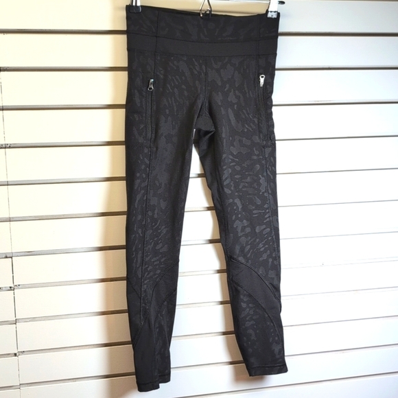 Lululemon Inspire Tight II Animal Swirl Embossed Black / Black Size 4 EUC - Picture 5 of 11